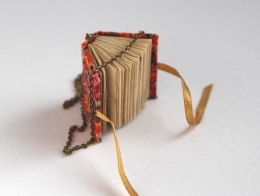 Wisiorek książeczka miniaturowa książka